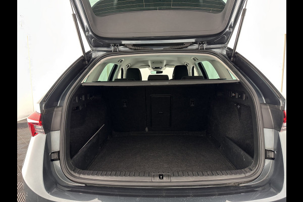 Škoda Octavia Combi 1.0 TSI Business Edition Plus (INCL-BTW) *FULL-LED | NAVI-FULLMAP | HEATED-COMFORTSEATS | DIGI-COCKPIT | CAMERA | KEYLESS | DAB | AMBIENTLIGHT | PRIVACYGLASS | ECC | CARPLAY | PDC | CRUISE | 17''ALU*