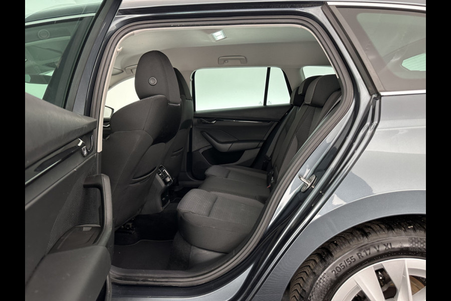 Škoda Octavia Combi 1.0 TSI Business Edition Plus (INCL-BTW) *FULL-LED | NAVI-FULLMAP | HEATED-COMFORTSEATS | DIGI-COCKPIT | CAMERA | KEYLESS | DAB | AMBIENTLIGHT | PRIVACYGLASS | ECC | CARPLAY | PDC | CRUISE | 17''ALU*