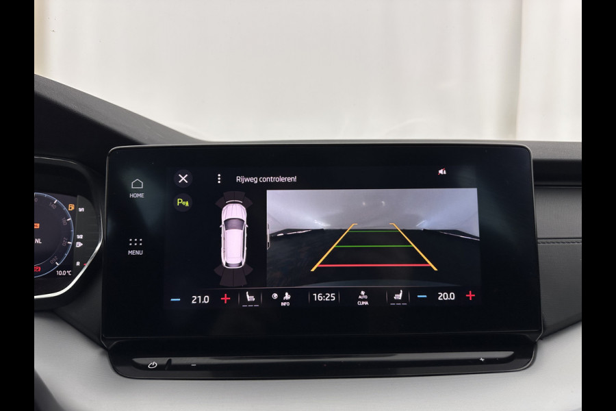 Škoda Octavia Combi 1.0 TSI Business Edition Plus (INCL-BTW) *FULL-LED | NAVI-FULLMAP | HEATED-COMFORTSEATS | DIGI-COCKPIT | CAMERA | KEYLESS | DAB | AMBIENTLIGHT | PRIVACYGLASS | ECC | CARPLAY | PDC | CRUISE | 17''ALU*