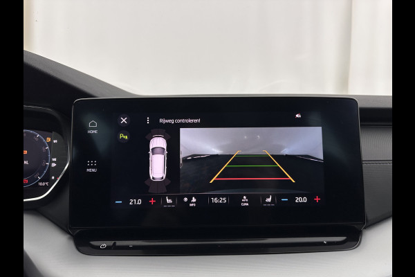 Škoda Octavia Combi 1.0 TSI Business Edition Plus (INCL-BTW) *FULL-LED | NAVI-FULLMAP | HEATED-COMFORTSEATS | DIGI-COCKPIT | CAMERA | KEYLESS | DAB | AMBIENTLIGHT | PRIVACYGLASS | ECC | CARPLAY | PDC | CRUISE | 17''ALU*