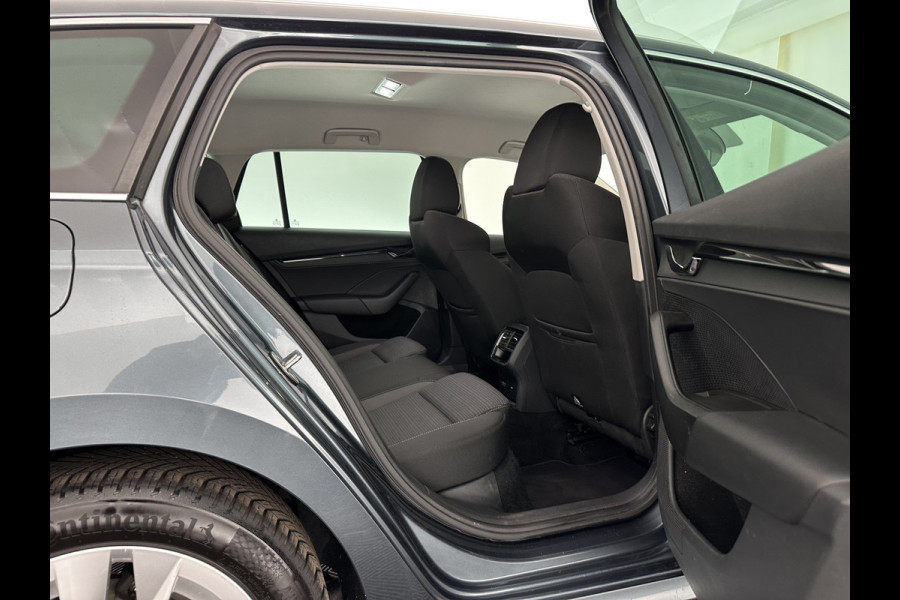 Škoda Octavia Combi 1.0 TSI Business Edition Plus (INCL-BTW) *FULL-LED | NAVI-FULLMAP | HEATED-COMFORTSEATS | DIGI-COCKPIT | CAMERA | KEYLESS | DAB | AMBIENTLIGHT | PRIVACYGLASS | ECC | CARPLAY | PDC | CRUISE | 17''ALU*