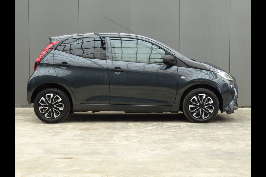 Toyota Aygo 1.0 VVT-i x-fun * EXTRA GETINT GLAS * LED * GOED ONDERH. !!