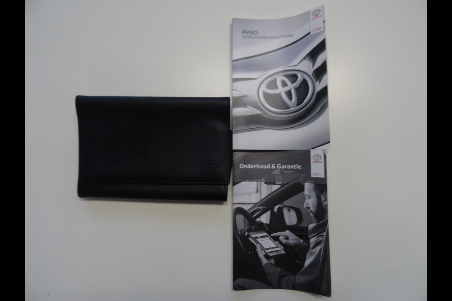 Toyota Aygo 1.0 VVT-i x-fun * EXTRA GETINT GLAS * LED * GOED ONDERH. !!