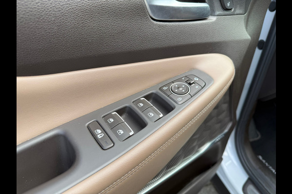 Hyundai Santa Fe 1.6 T-GDI HEV Premium Sky 7p. - Automaat - Leder - Navi - Org.NL