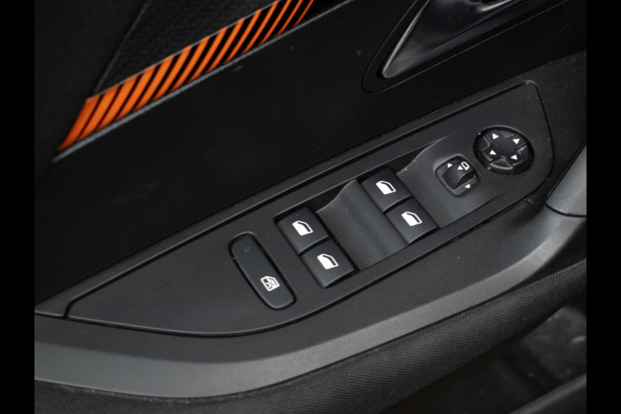 Peugeot e-2008 EV Active Pack 50 kWh Sport (APPLE CARPLAY,NAVI,CAMERA,STOELVERWARMING,CLIMATE,CRUISE,LED,LM VELGEN,NETTE STAAT)