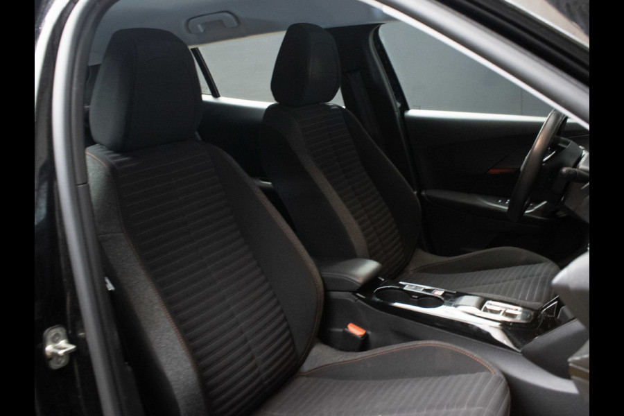 Peugeot e-2008 EV Active Pack 50 kWh Sport (APPLE CARPLAY,NAVI,CAMERA,STOELVERWARMING,CLIMATE,CRUISE,LED,LM VELGEN,NETTE STAAT)