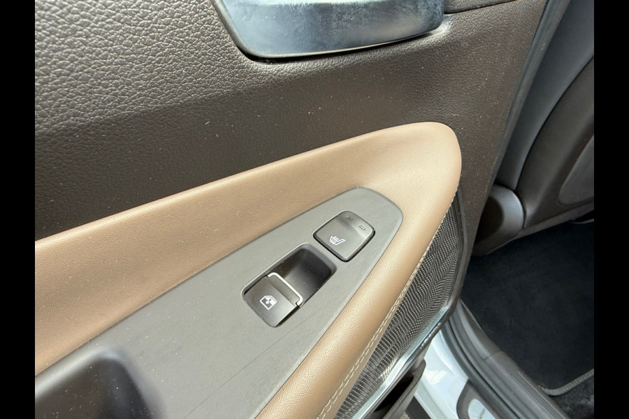 Hyundai Santa Fe 1.6 T-GDI HEV Premium Sky 7p. - Automaat - Leder - Navi - Org.NL