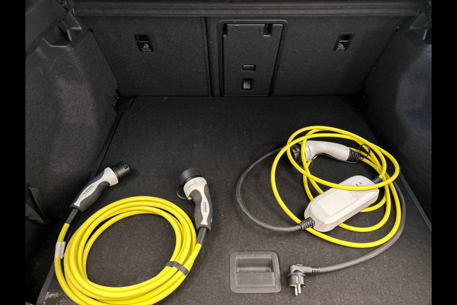 Volkswagen ID.5 Pro Business 77 kWh | SOH 95% | Pano/Dak | Trekhaak | Stoelverwarming | Leder/Alcantara