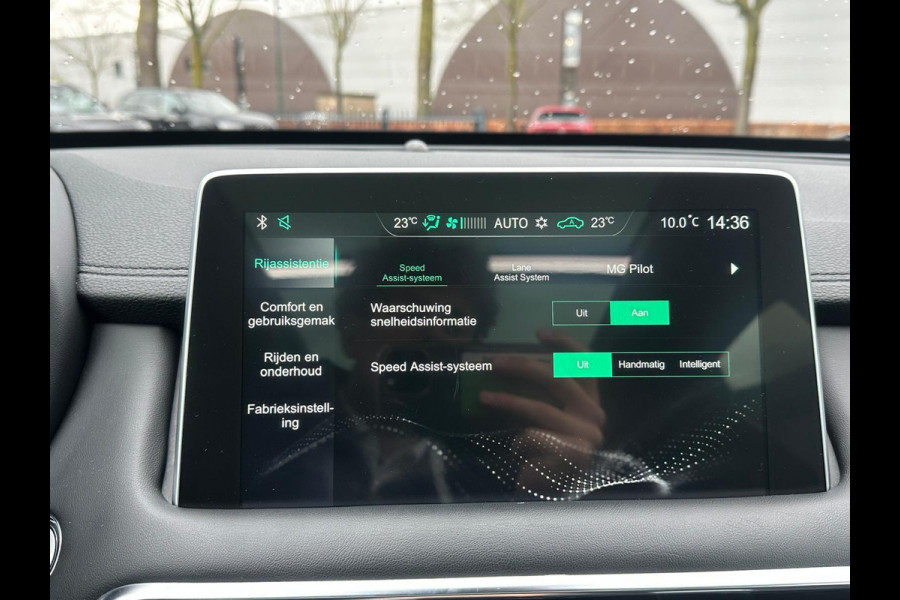 MG EHS 1.5 TGDI Luxury | PHEV | MEGA COMPLEET! | COMPLETE HISTORIE AANWEZIG | FABRIEKSGARANTIE T/M 011-2030 | 52km WLTP ELECTR RIJBEREIK, TOTAAL RIJBEREIK TOT 1.000km! |