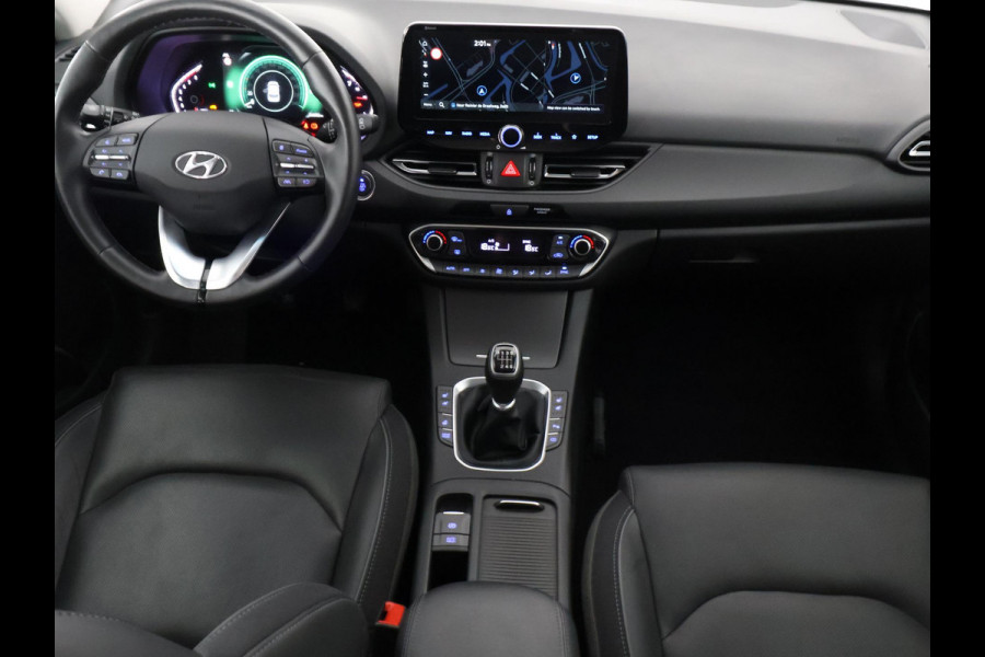 Hyundai i30 Wagon 1.5 T-GDi MHEV Premium | Stuur-/Stoelverwarming | Navigatie | Parkeersensoren voor & Achter |