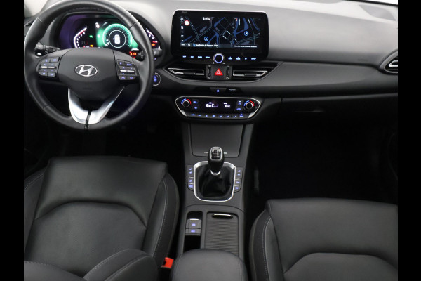 Hyundai i30 Wagon 1.5 T-GDi MHEV Premium | Stuur-/Stoelverwarming | Navigatie | Parkeersensoren voor & Achter |