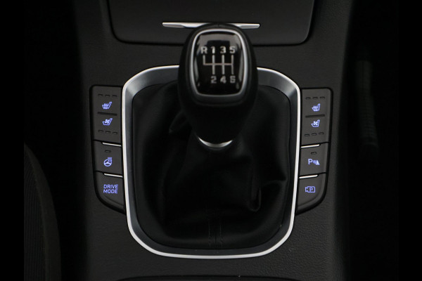 Hyundai i30 Wagon 1.5 T-GDi MHEV Premium | Stuur-/Stoelverwarming | Navigatie | Parkeersensoren voor & Achter |