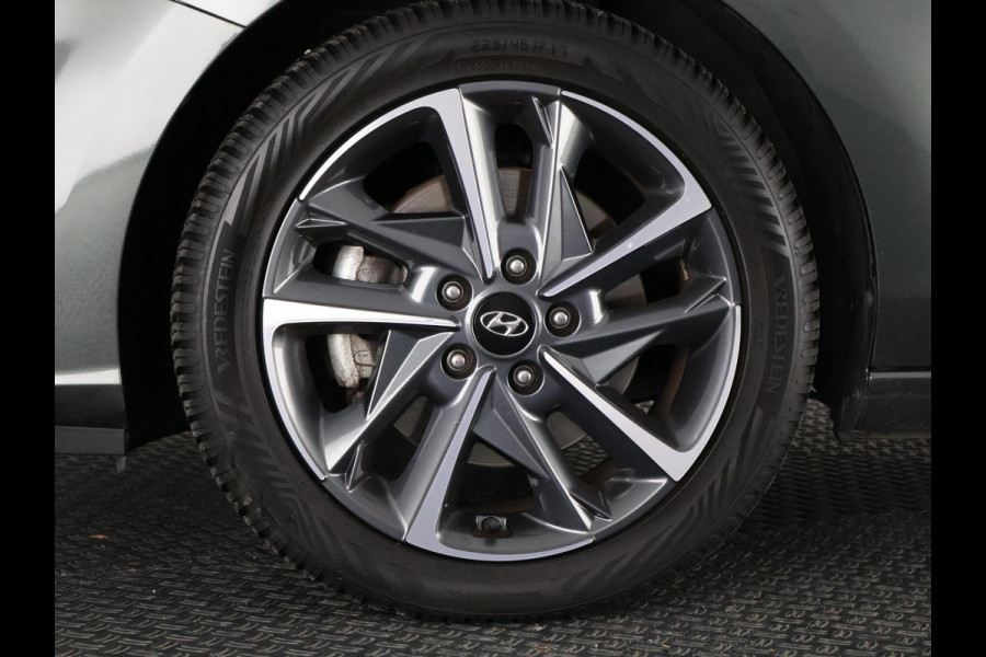 Hyundai i30 Wagon 1.5 T-GDi MHEV Premium | Stuur-/Stoelverwarming | Navigatie | Parkeersensoren voor & Achter |