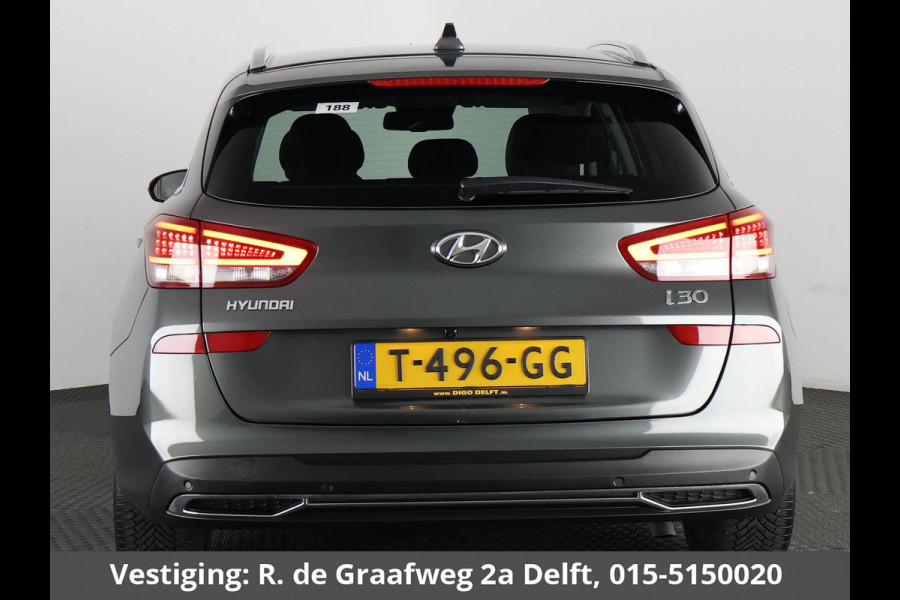Hyundai i30 Wagon 1.5 T-GDi MHEV Premium | Stuur-/Stoelverwarming | Navigatie | Parkeersensoren voor & Achter |