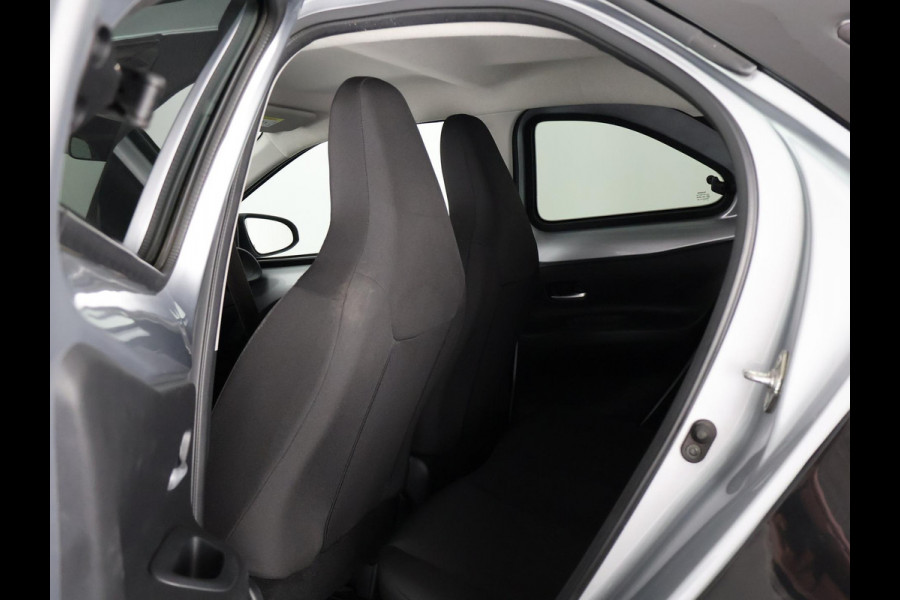 Toyota Aygo X 1.0 VVT-i MT Play Bi-Tone | Apple Carplay & AndroidAUTO | Camera | Privacy Glass |