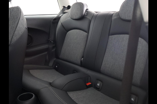 MINI Mini 1.5 Cooper Sports Classic Automaat | Apple Carplay & AndroidAUTO | Parkeersensoren | 1e eigenaar |