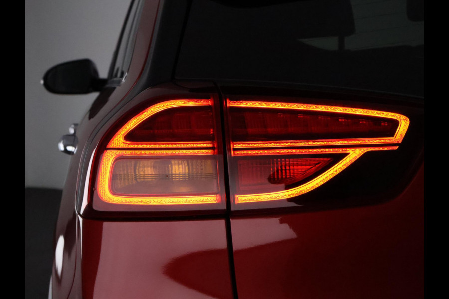 Kia e-Niro Dynamic Line 64 kWh SOH 99% | 450 km actieradius | Stuur-/& Stoelverwarming | Parkeersensoren |