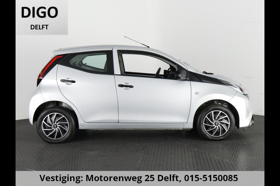 Toyota Aygo 1.0 VVT-i X SILVERLINE FUN AIRCO COMFORT PACK AIRCO.5 DRS .GARANTIE TOT 2031 !
