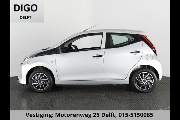 Toyota Aygo 1.0 VVT-i X SILVERLINE FUN AIRCO COMFORT PACK AIRCO.5 DRS .GARANTIE TOT 2031 !