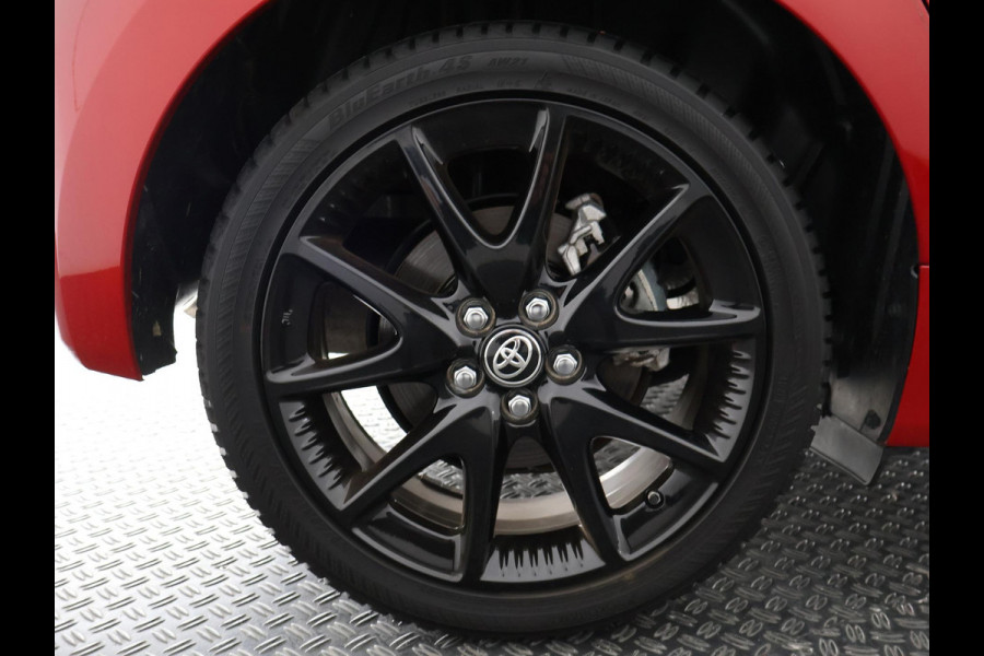 Toyota Yaris 1.5 Hybrid Executive | Stoelverwarming | Navigatie | Dodehoek detectie | Parkeersenoren |