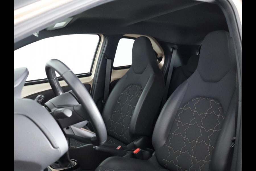 Toyota Aygo X 1.0 VVT-i MT Envy | JBL audio | Camera | Navigatie |