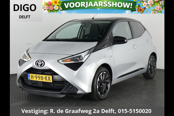 Toyota Aygo 1.0 VVT-i X-Play Bi-Tone Automaat | Apple Carplay & AndroidAUTO | Camera | 1e eigenaar | Privacy Glass |