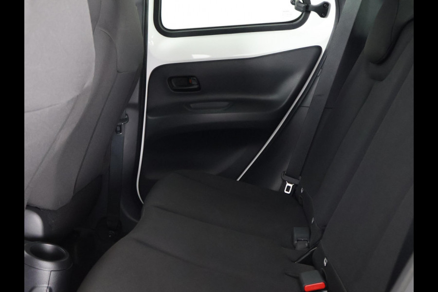 Toyota Aygo X VVT-i MT PLAY BLACK & WHITE 1e EIG GARANTIE 6-2034 CARPLAY NAVI.ADAPTIVE CRUISE.CAMERA