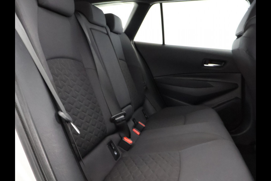 Toyota Corolla Touring Sports 1.8 Hybrid Dynamic Plus | Stuur-/Stoelverwarming | Apple Carplay & AndroidAUTO | Navigatie