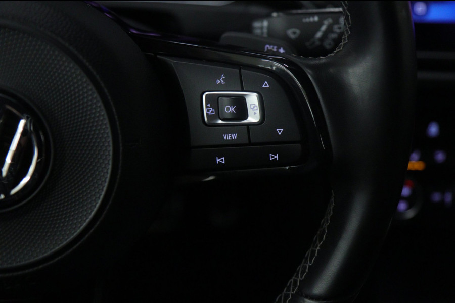 Volkswagen T-Roc 2.0 TSI 4Motion R /PANO/CARPLAYBLINDSPOT/D/SFEER/ACC/VOL