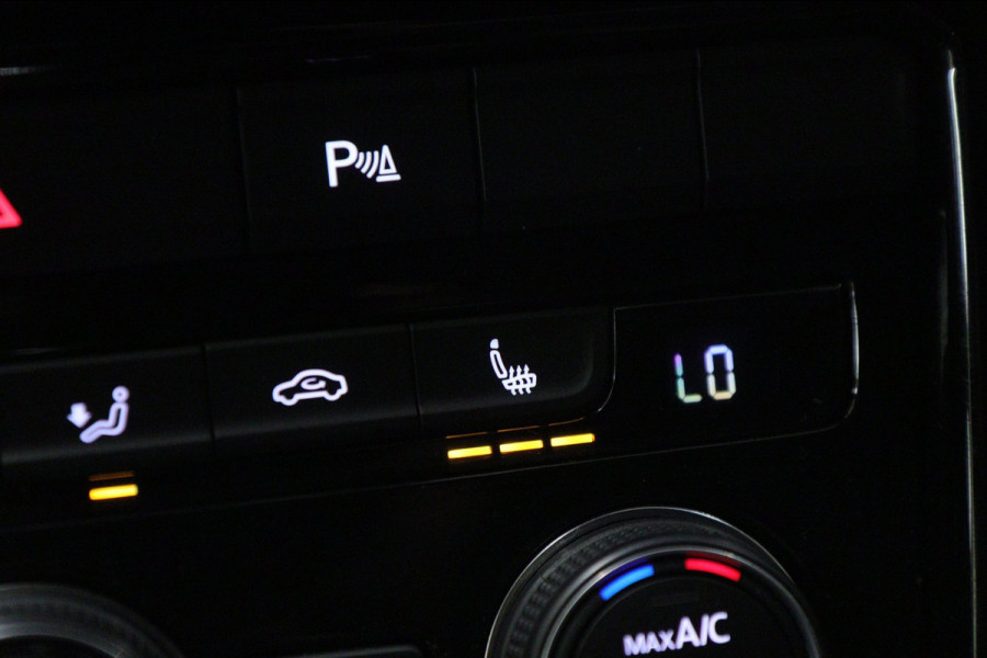 Volkswagen T-Roc 2.0 TSI 4Motion R /PANO/CARPLAYBLINDSPOT/D/SFEER/ACC/VOL