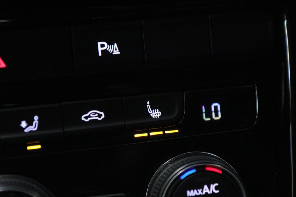 Volkswagen T-Roc 2.0 TSI 4Motion R /PANO/CARPLAYBLINDSPOT/D/SFEER/ACC/VOL