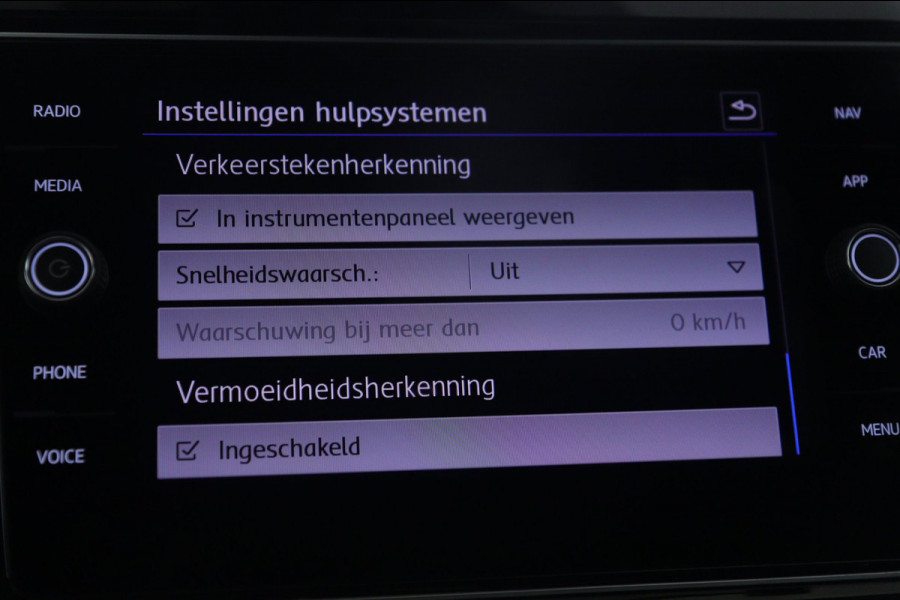 Volkswagen T-Roc 2.0 TSI 4Motion R /PANO/CARPLAYBLINDSPOT/D/SFEER/ACC/VOL