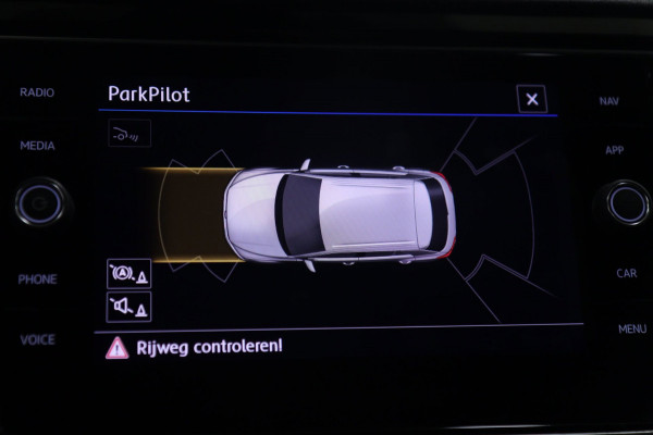 Volkswagen T-Roc 2.0 TSI 4Motion R /PANO/CARPLAYBLINDSPOT/D/SFEER/ACC/VOL