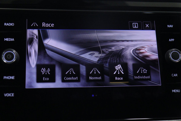 Volkswagen T-Roc 2.0 TSI 4Motion R /PANO/CARPLAYBLINDSPOT/D/SFEER/ACC/VOL