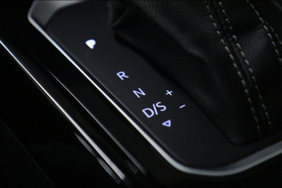 Volkswagen T-Roc 2.0 TSI 4Motion R /PANO/CARPLAYBLINDSPOT/D/SFEER/ACC/VOL