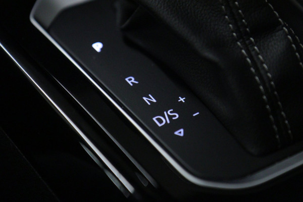 Volkswagen T-Roc 2.0 TSI 4Motion R /PANO/CARPLAYBLINDSPOT/D/SFEER/ACC/VOL