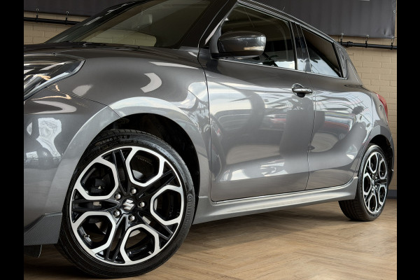 Suzuki Swift 1.4 Sport Smart Hybrid | Navi | ACC | 17" | Dodehoek | Carplay | Camera | 100% Onderhouden!