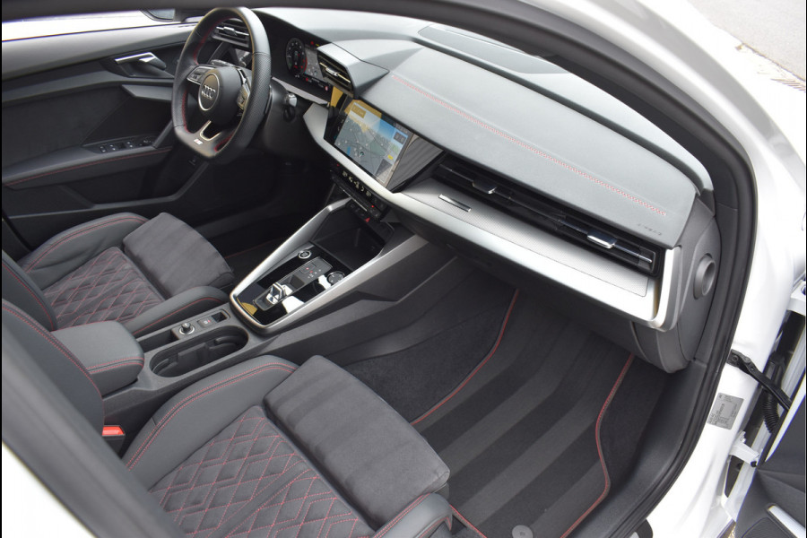 Audi A3 Sportback 45 TFSI e S-Line 245 Pk RS-Stoel Rood Stiksel B&O Camera Massage ACC 18 Inch RS3