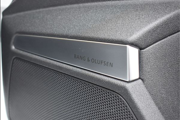 Audi A3 Sportback 45 TFSI e S-Line 245 Pk RS-Stoel Rood Stiksel B&O Camera Massage ACC 18 Inch RS3