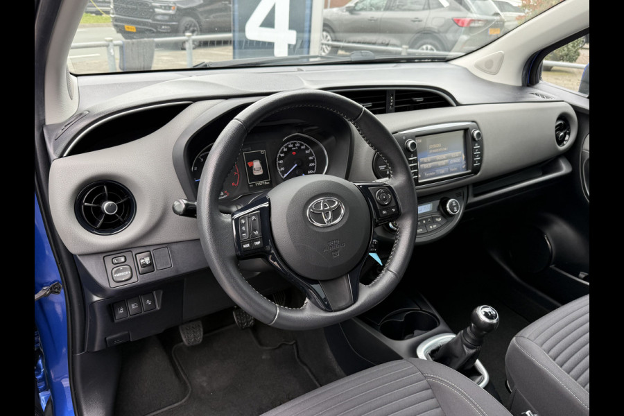 Toyota Yaris BWJ 2018 | 1.0 VVT-i 70PK Aspiration | CLIMA | NAVI | CAMERA A | EL RAMEN | EL SPIEGELS | LEDEREN STUUR |