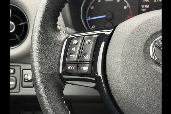 Toyota Yaris BWJ 2018 | 1.0 VVT-i 70PK Aspiration | CLIMA | NAVI | CAMERA A | EL RAMEN | EL SPIEGELS | LEDEREN STUUR |