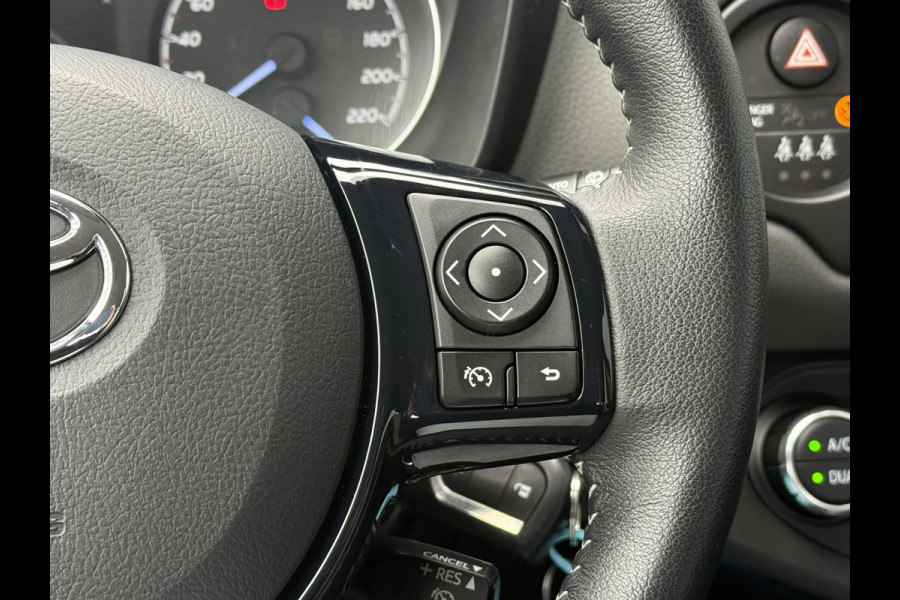Toyota Yaris BWJ 2018 | 1.0 VVT-i 70PK Aspiration | CLIMA | NAVI | CAMERA A | EL RAMEN | EL SPIEGELS | LEDEREN STUUR |