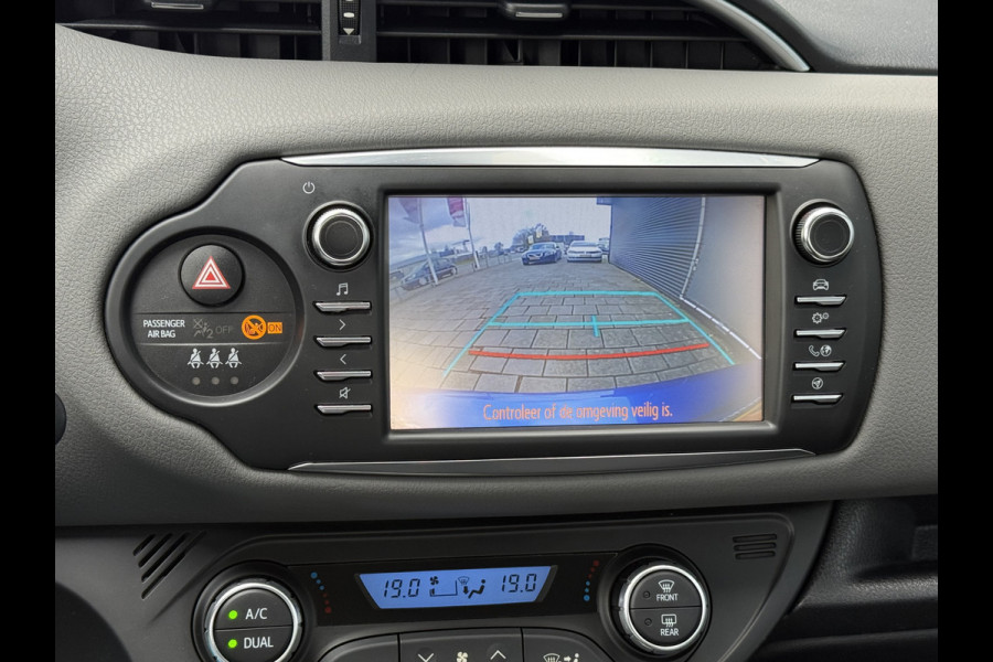 Toyota Yaris BWJ 2018 | 1.0 VVT-i 70PK Aspiration | CLIMA | NAVI | CAMERA A | EL RAMEN | EL SPIEGELS | LEDEREN STUUR |