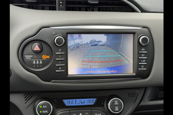 Toyota Yaris BWJ 2018 | 1.0 VVT-i 70PK Aspiration | CLIMA | NAVI | CAMERA A | EL RAMEN | EL SPIEGELS | LEDEREN STUUR |