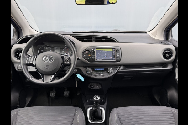 Toyota Yaris BWJ 2018 | 1.0 VVT-i 70PK Aspiration | CLIMA | NAVI | CAMERA A | EL RAMEN | EL SPIEGELS | LEDEREN STUUR |