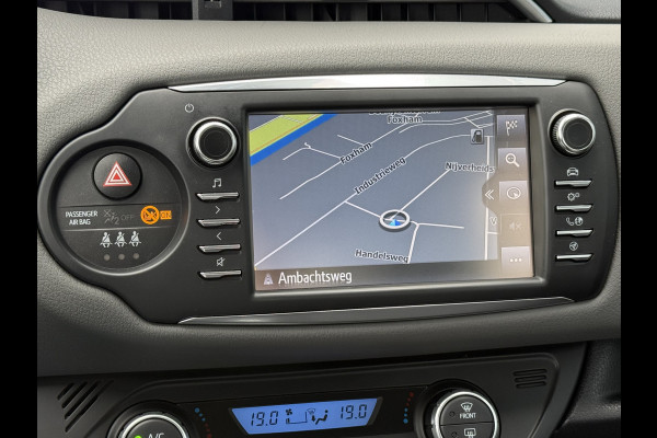 Toyota Yaris BWJ 2018 | 1.0 VVT-i 70PK Aspiration | CLIMA | NAVI | CAMERA A | EL RAMEN | EL SPIEGELS | LEDEREN STUUR |