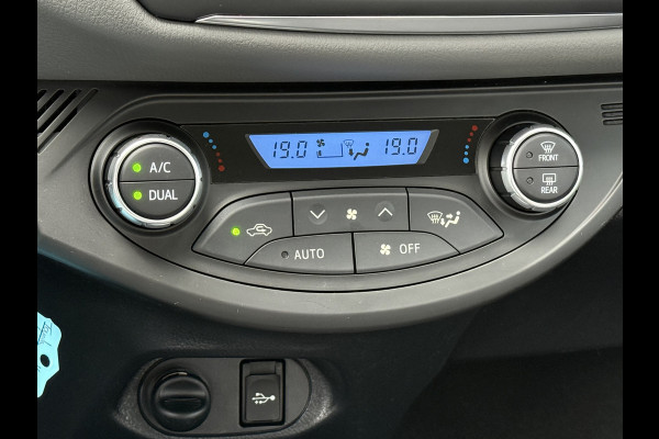 Toyota Yaris BWJ 2018 | 1.0 VVT-i 70PK Aspiration | CLIMA | NAVI | CAMERA A | EL RAMEN | EL SPIEGELS | LEDEREN STUUR |