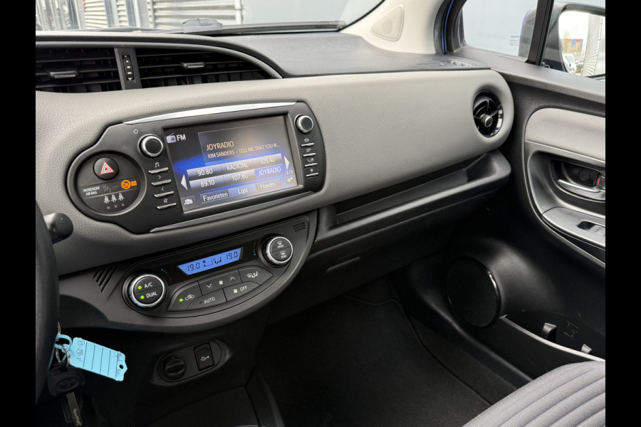 Toyota Yaris BWJ 2018 | 1.0 VVT-i 70PK Aspiration | CLIMA | NAVI | CAMERA A | EL RAMEN | EL SPIEGELS | LEDEREN STUUR |