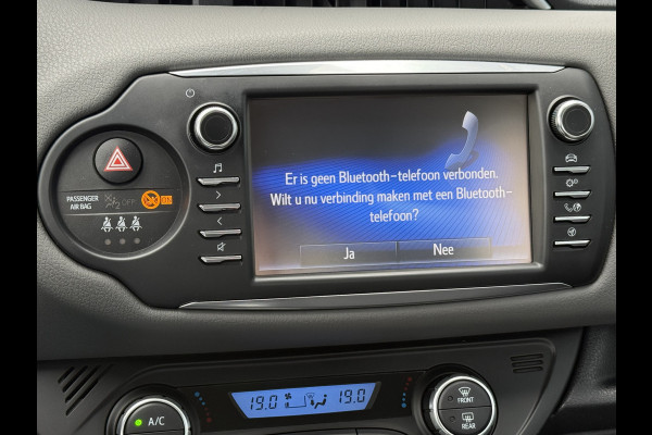 Toyota Yaris BWJ 2018 | 1.0 VVT-i 70PK Aspiration | CLIMA | NAVI | CAMERA A | EL RAMEN | EL SPIEGELS | LEDEREN STUUR |