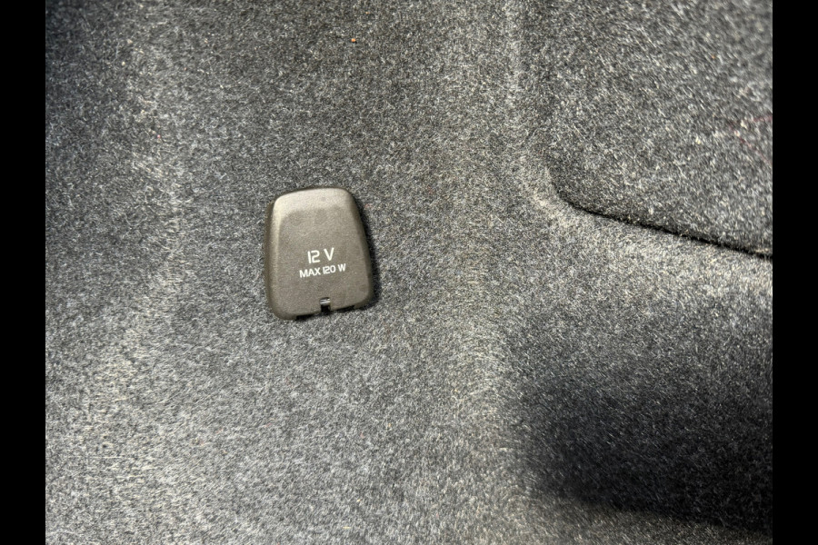 Volvo XC40 1.5 T5 Recharge Inscription Business | Navigatie | Camera | Cruise | Climate | 18".